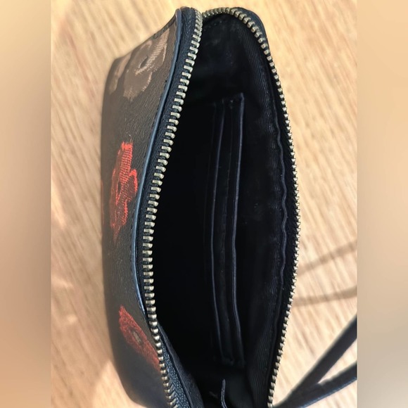 Coach Corner Zip Wristlet in Black And Poppy camo Flowers - Picture 6 of 8